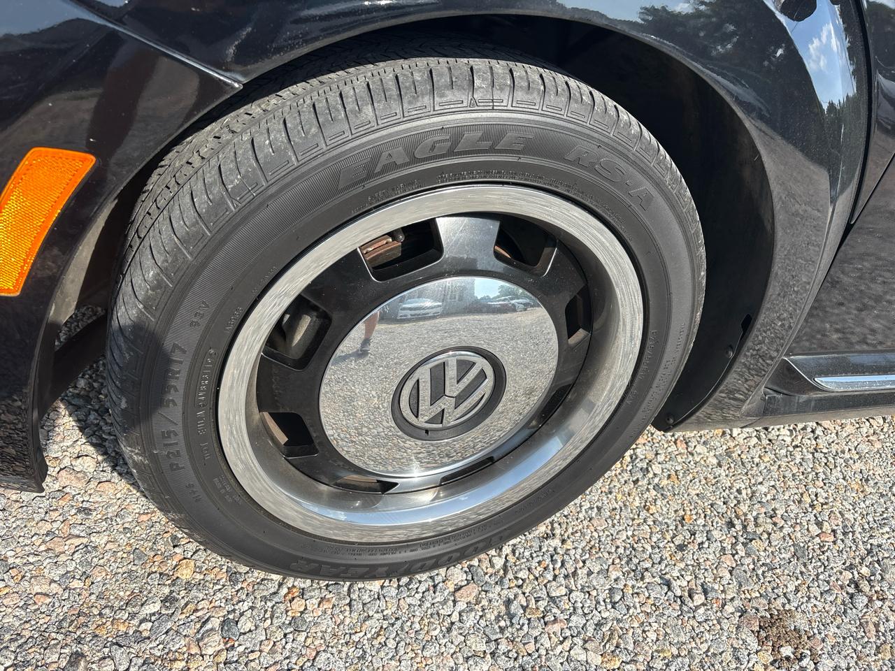 Volkswagen Beetle Convertible 2dr Auto 2.5L PZEV 2013