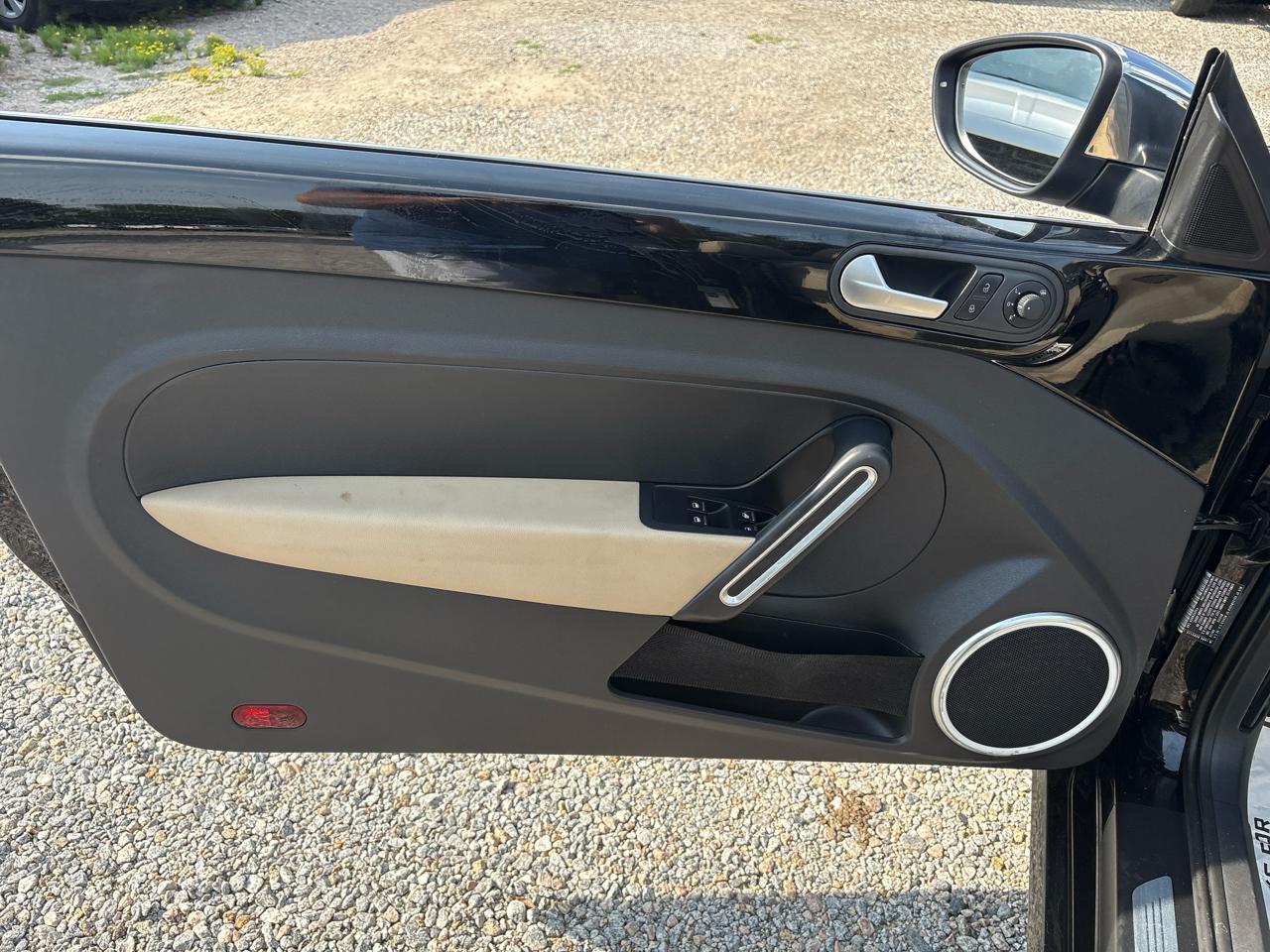 Volkswagen Beetle Convertible 2dr Auto 2.5L PZEV 2013