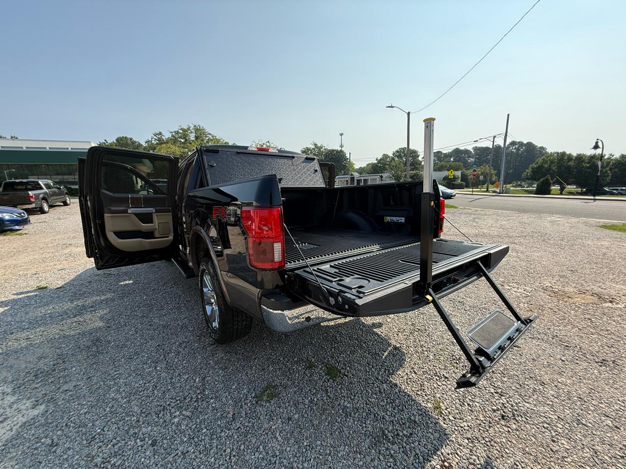 Ford F-150 4WD SuperCrew 145" Lariat 2020