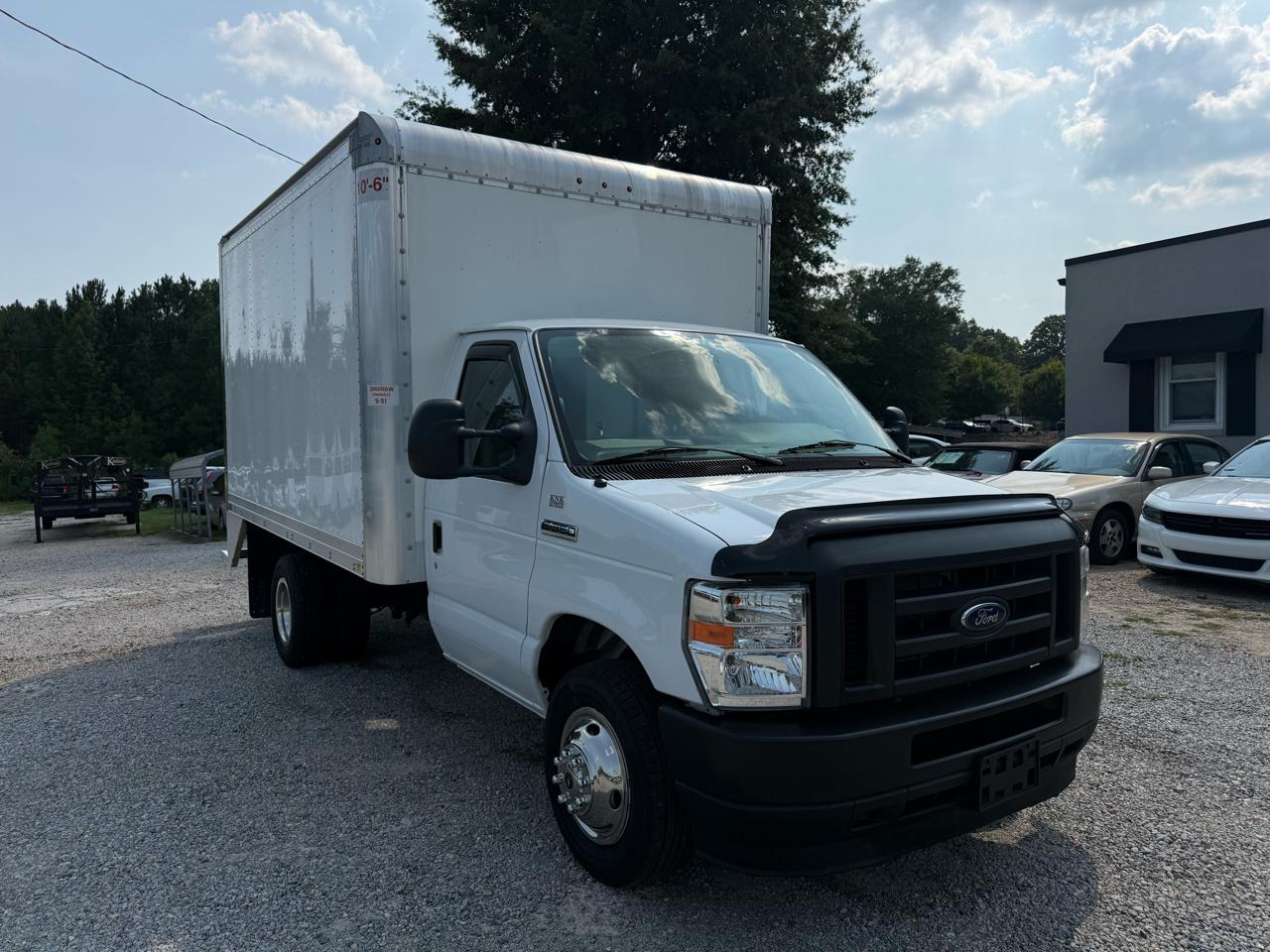 Ford E-Series Cutaway E-350 SRW 138" WB 2024