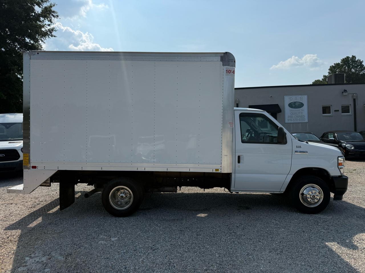 Ford E-Series Cutaway E-350 SRW 138" WB 2024