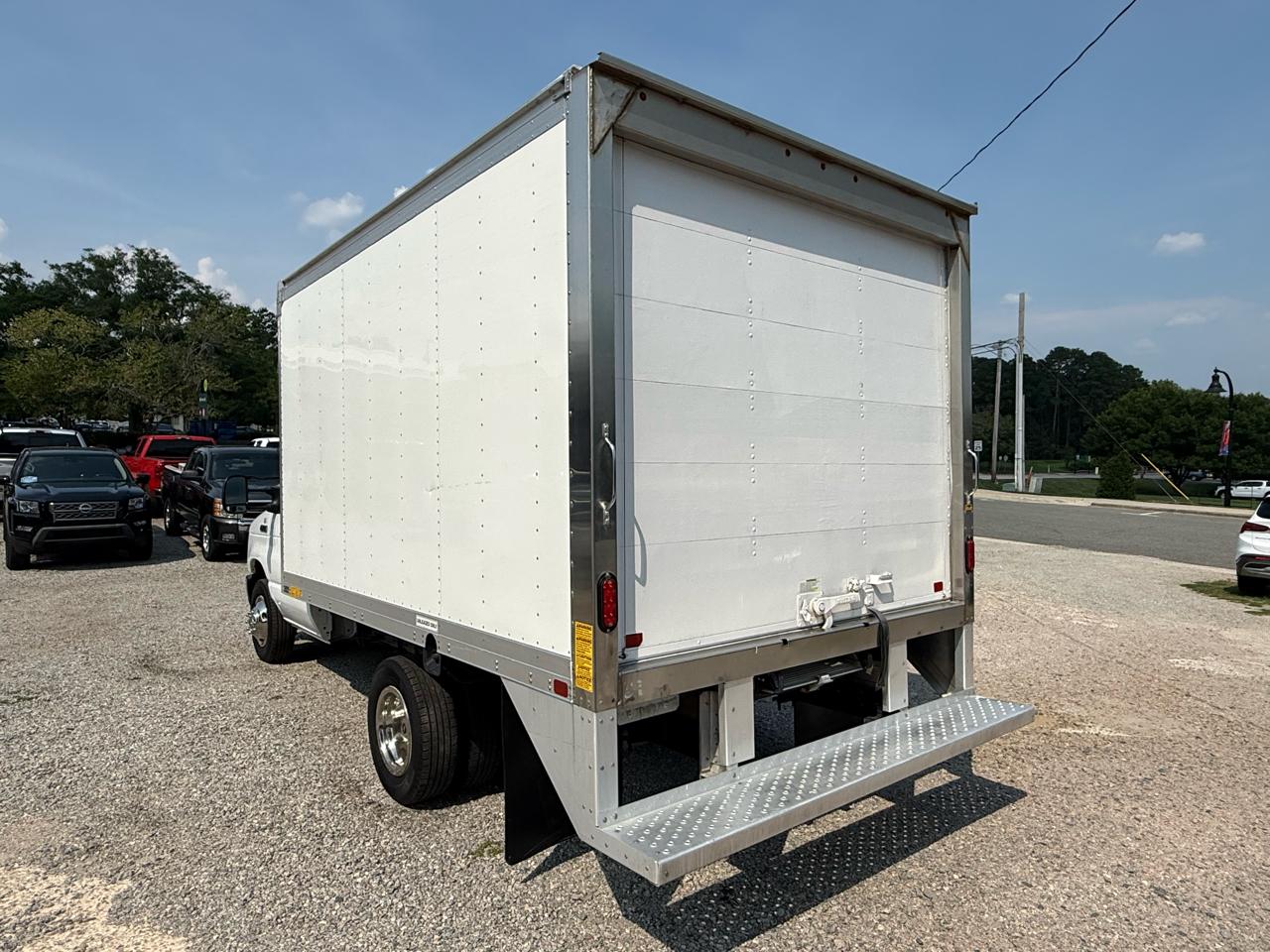Ford E-Series Cutaway E-350 SRW 138" WB 2024