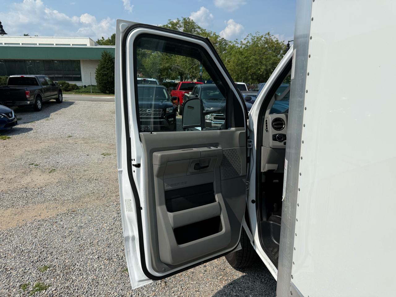 Ford E-Series Cutaway E-350 SRW 138" WB 2024