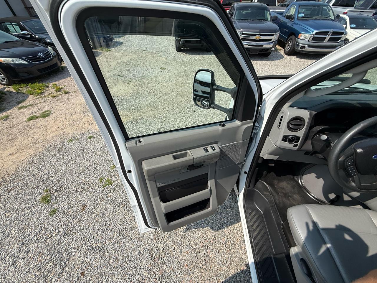 Ford E-Series Cutaway E-350 SRW 138" WB 2024