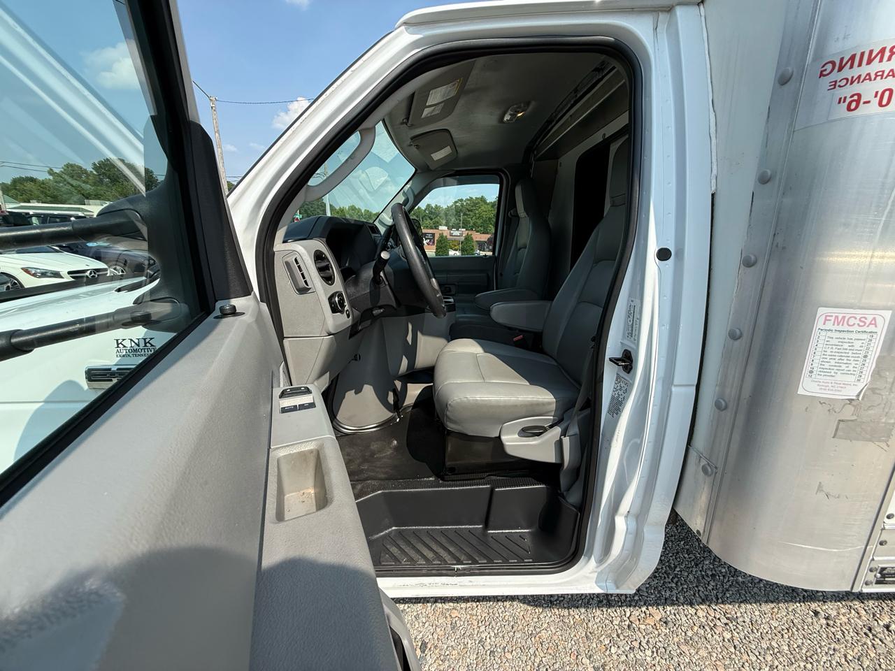 Ford E-Series Cutaway E-350 SRW 138" WB 2024