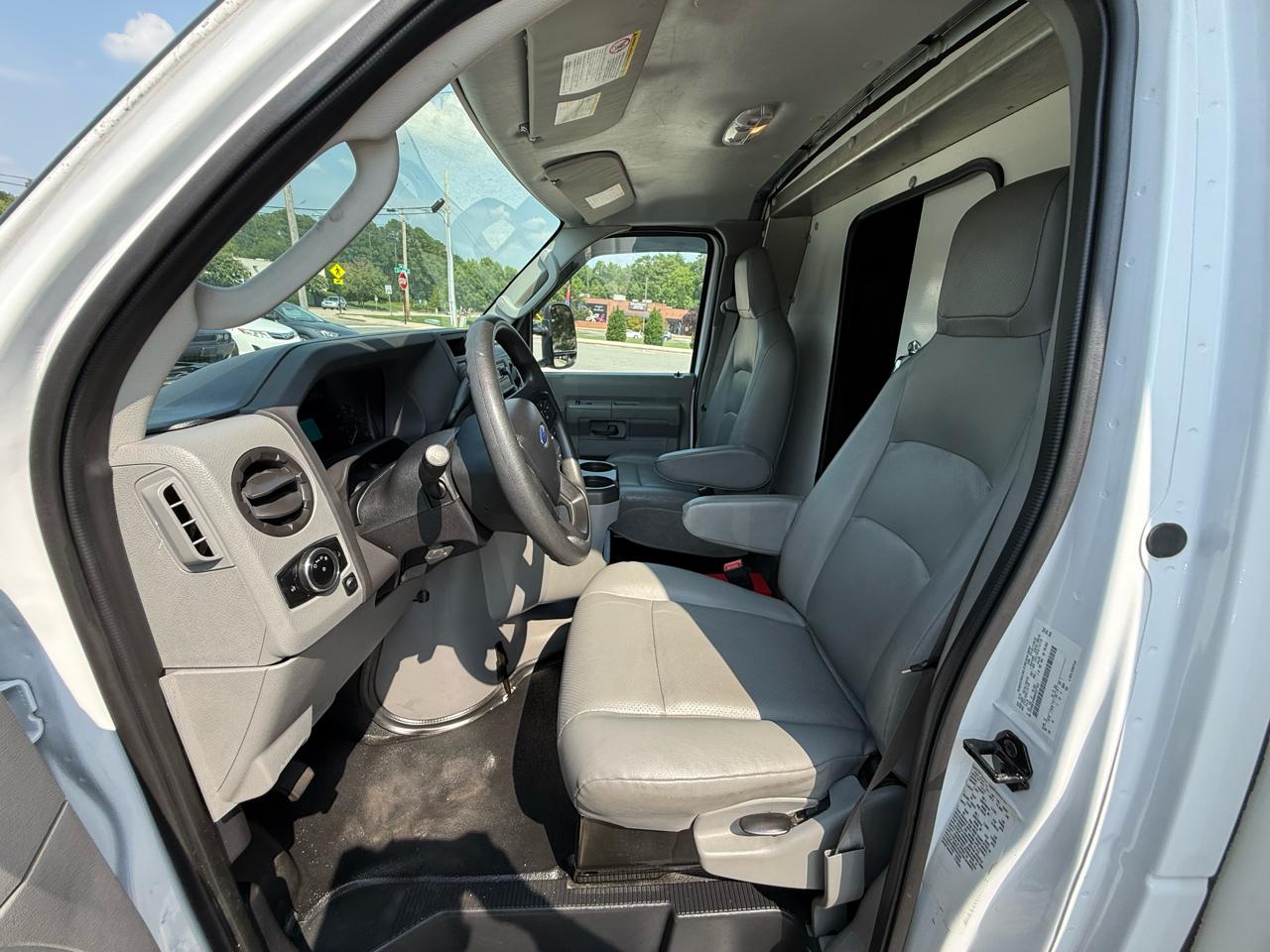Ford E-Series Cutaway E-350 SRW 138" WB 2024