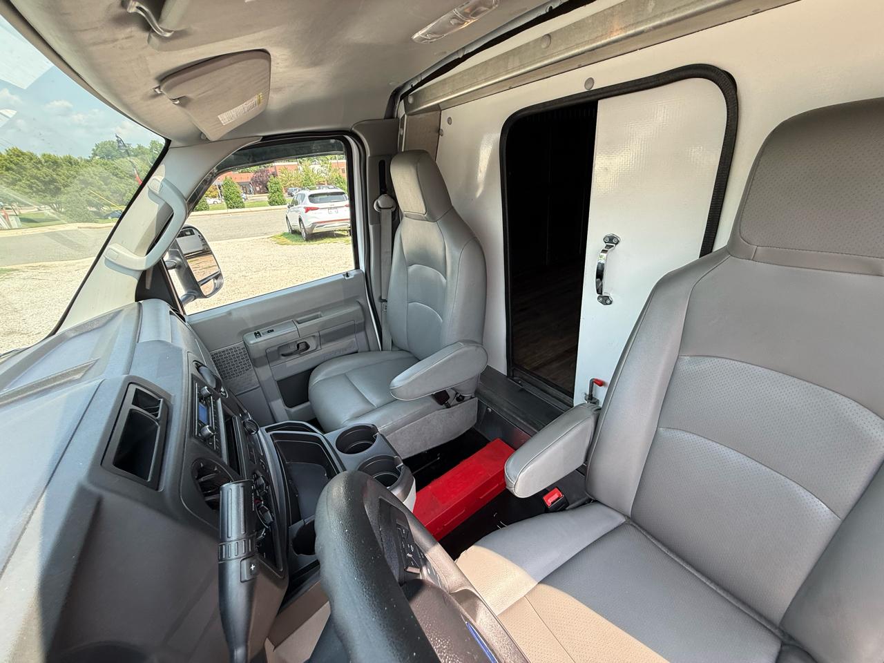 Ford E-Series Cutaway E-350 SRW 138" WB 2024