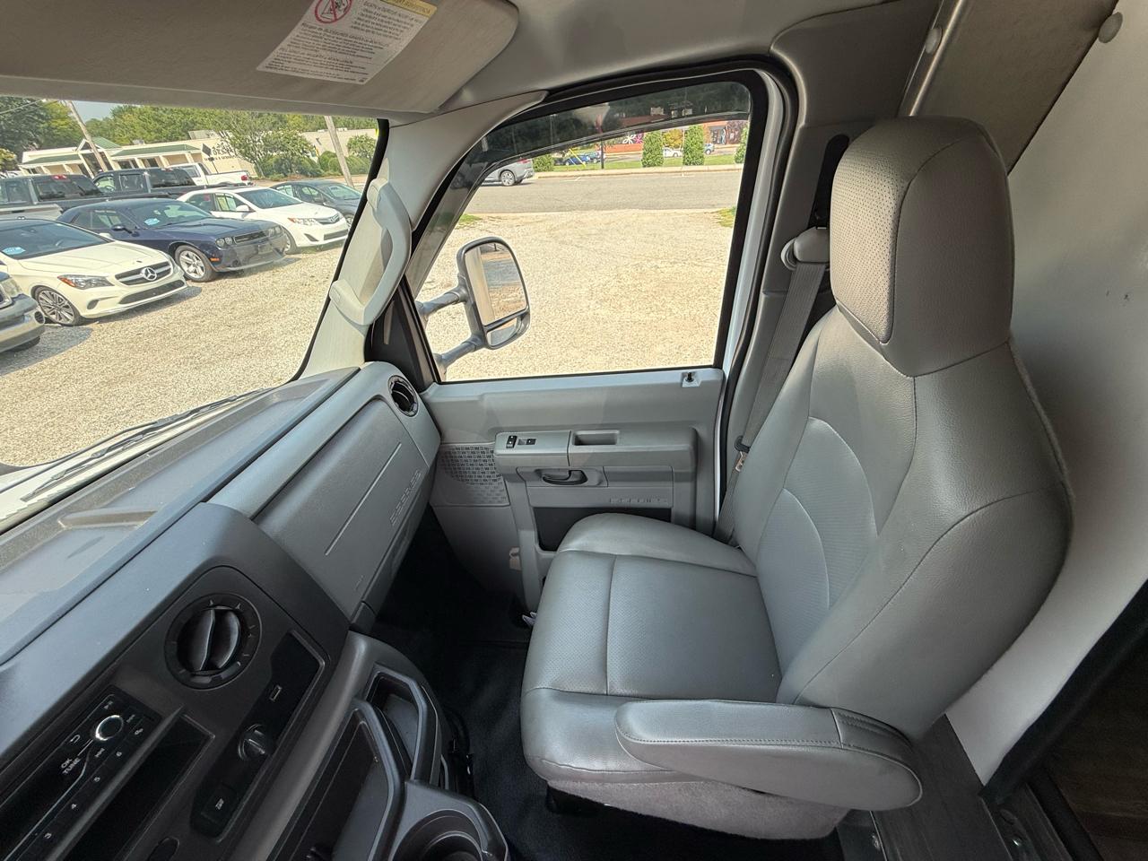 Ford E-Series Cutaway E-350 SRW 138" WB 2024