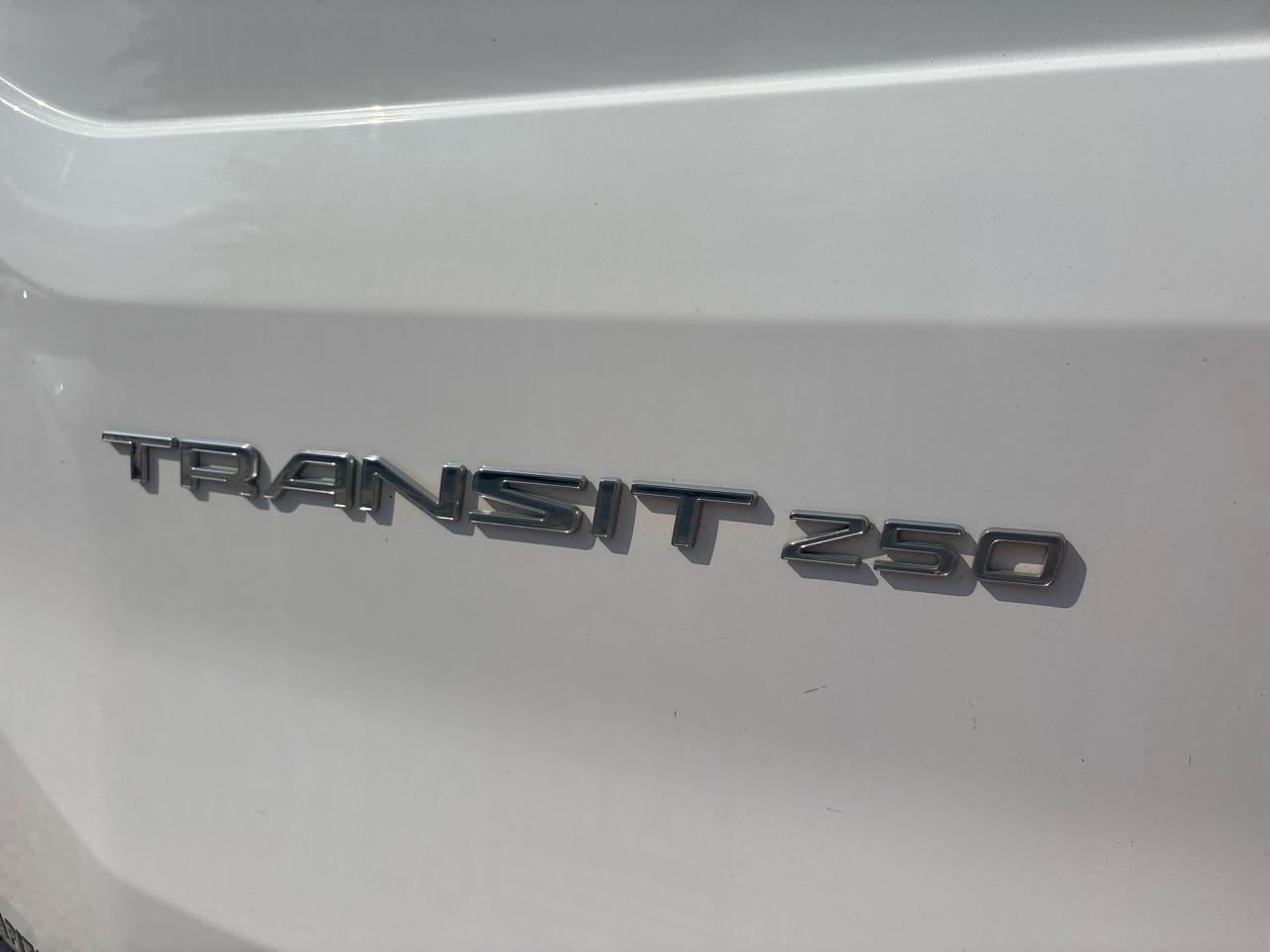 Ford Transit Van T-250 148" Med Rf 9000 GVWR Sliding RH Dr 2019