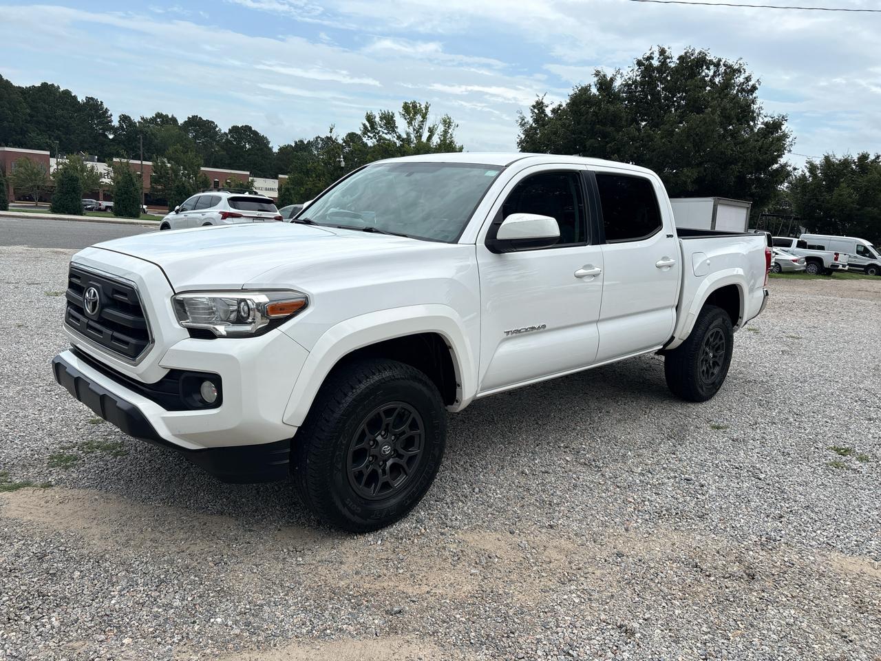 Toyota Tacoma 2WD Double Cab V6 AT SR5 (Natl) 2017