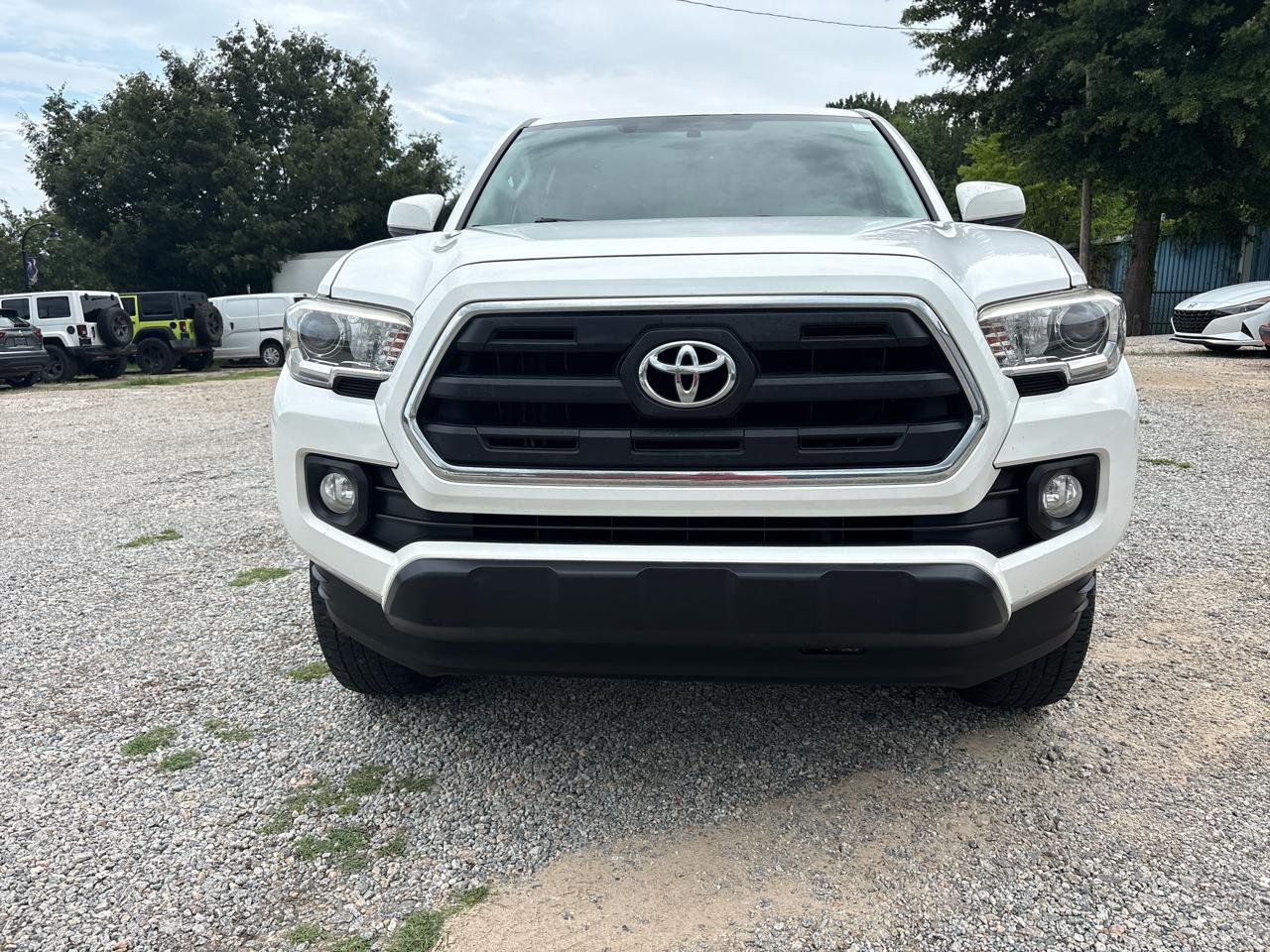 Toyota Tacoma 2WD Double Cab V6 AT SR5 (Natl) 2017