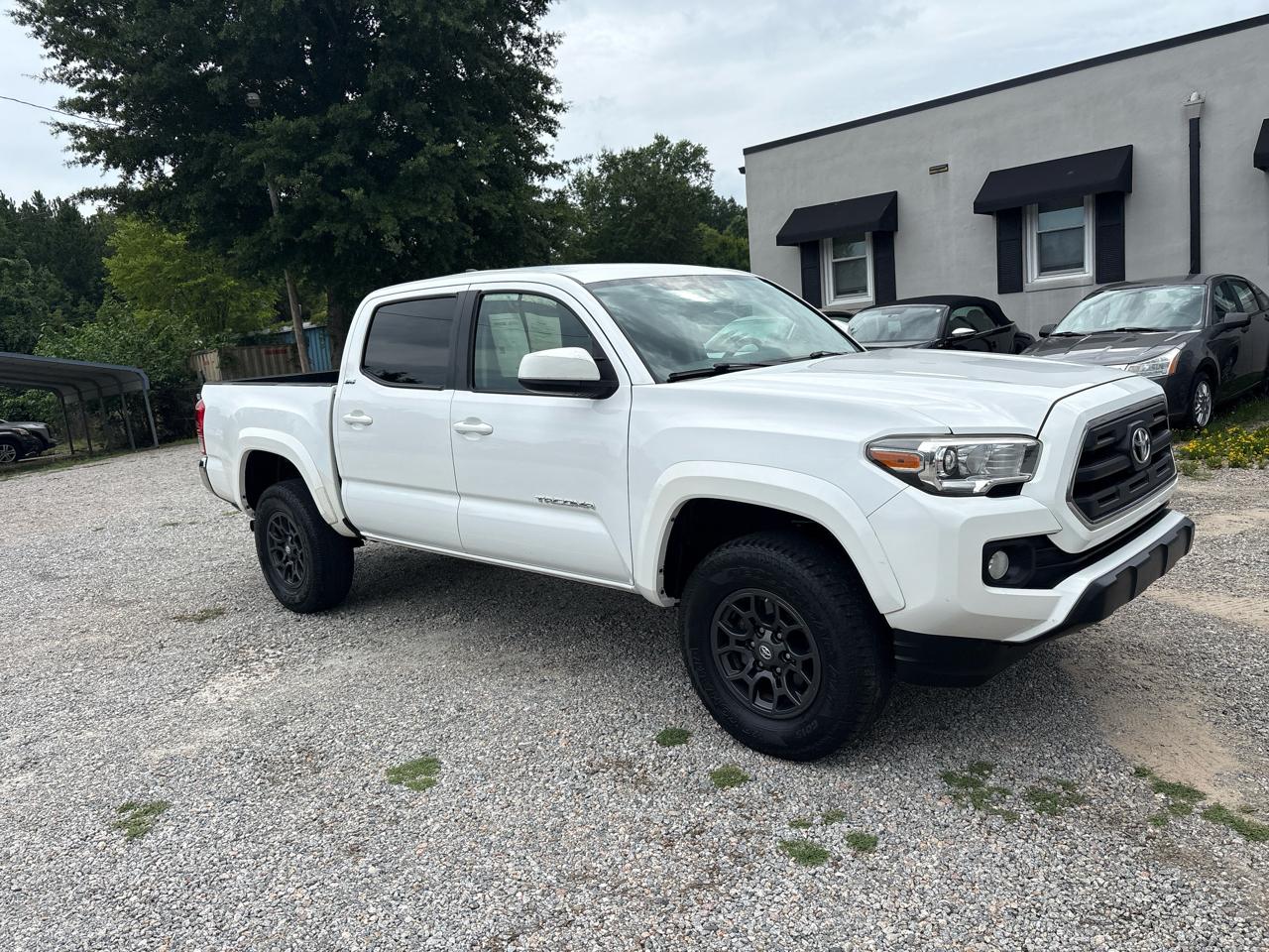 Toyota Tacoma 2WD Double Cab V6 AT SR5 (Natl) 2017