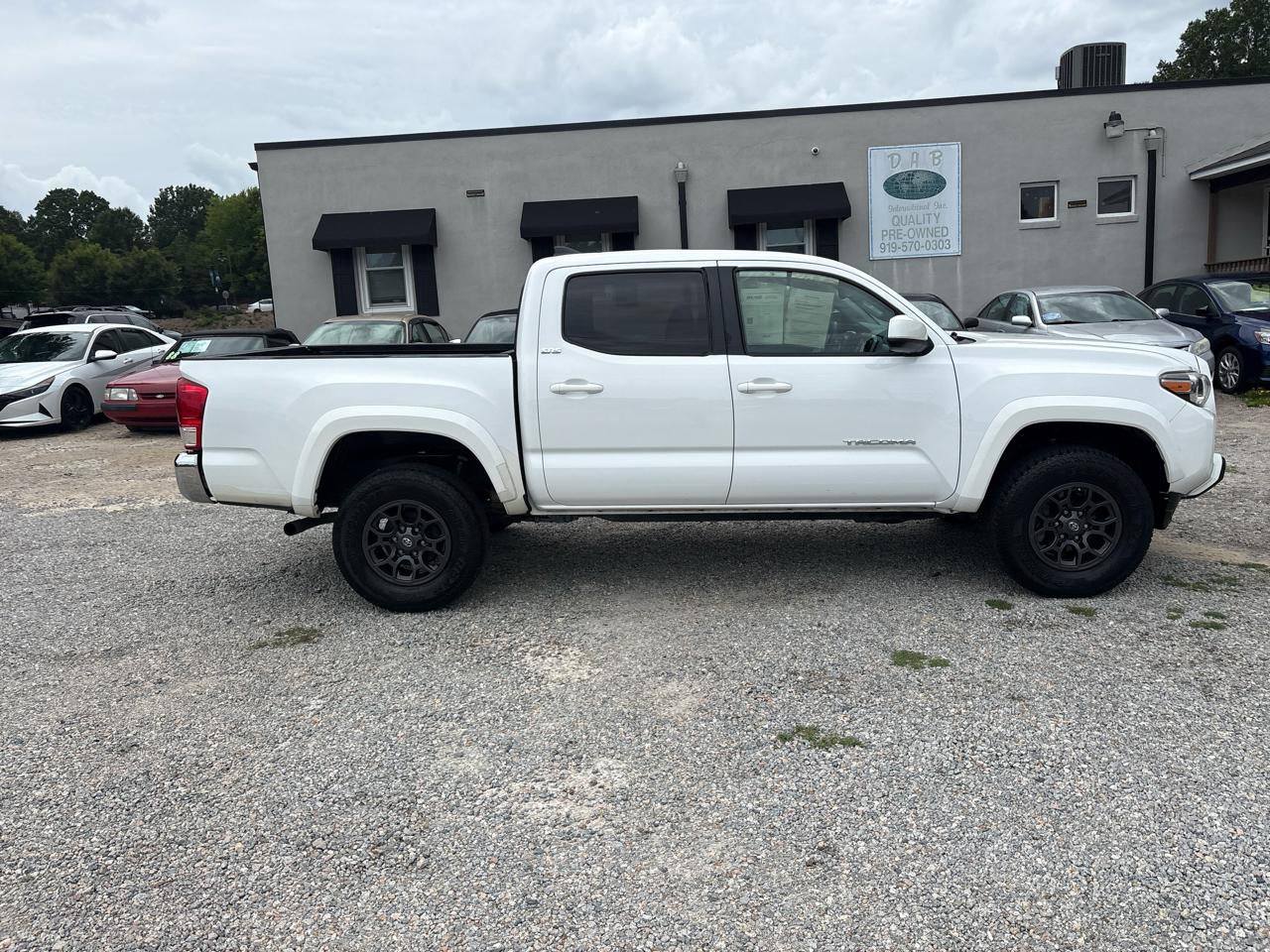 Toyota Tacoma 2WD Double Cab V6 AT SR5 (Natl) 2017