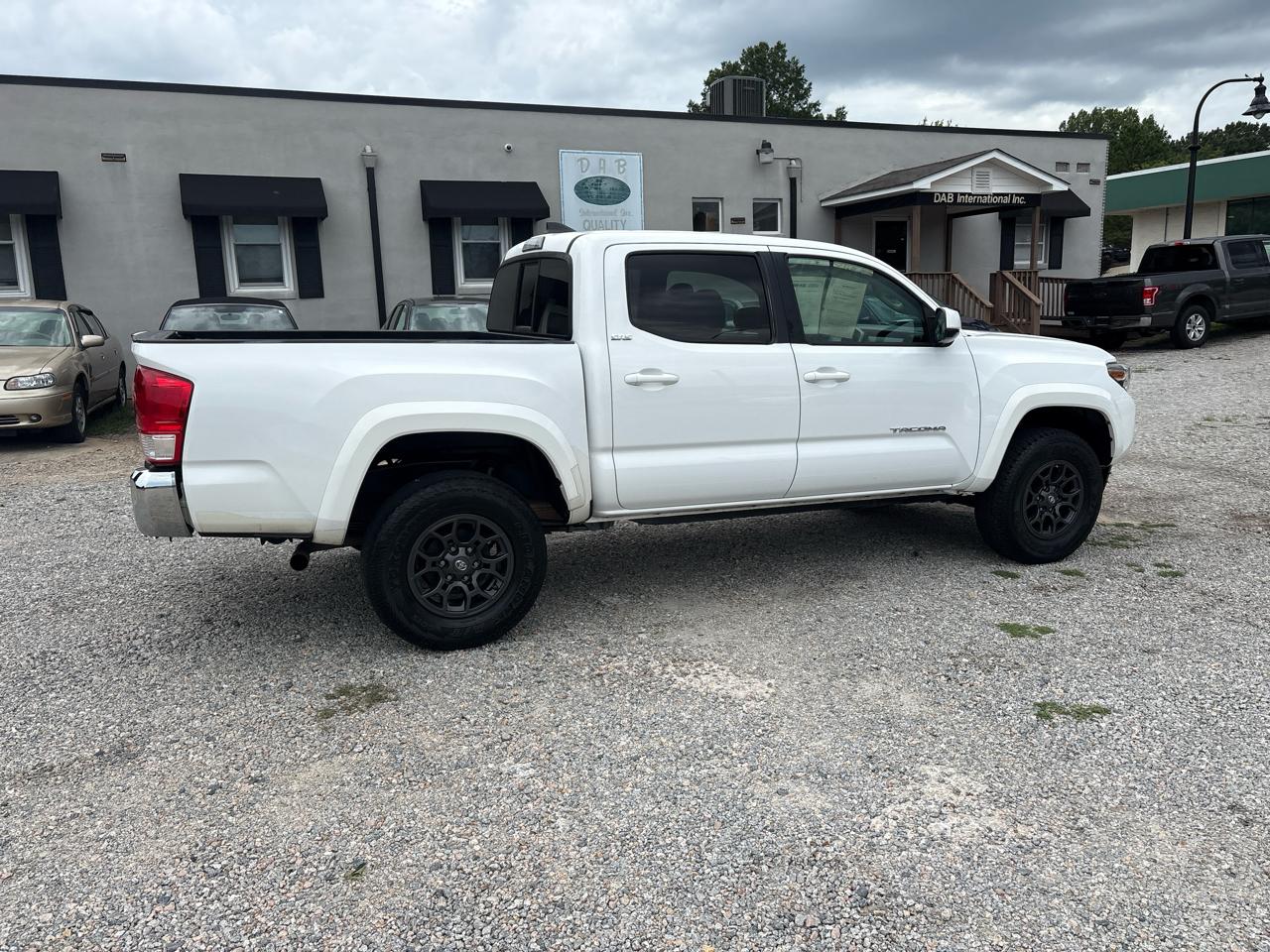 Toyota Tacoma 2WD Double Cab V6 AT SR5 (Natl) 2017