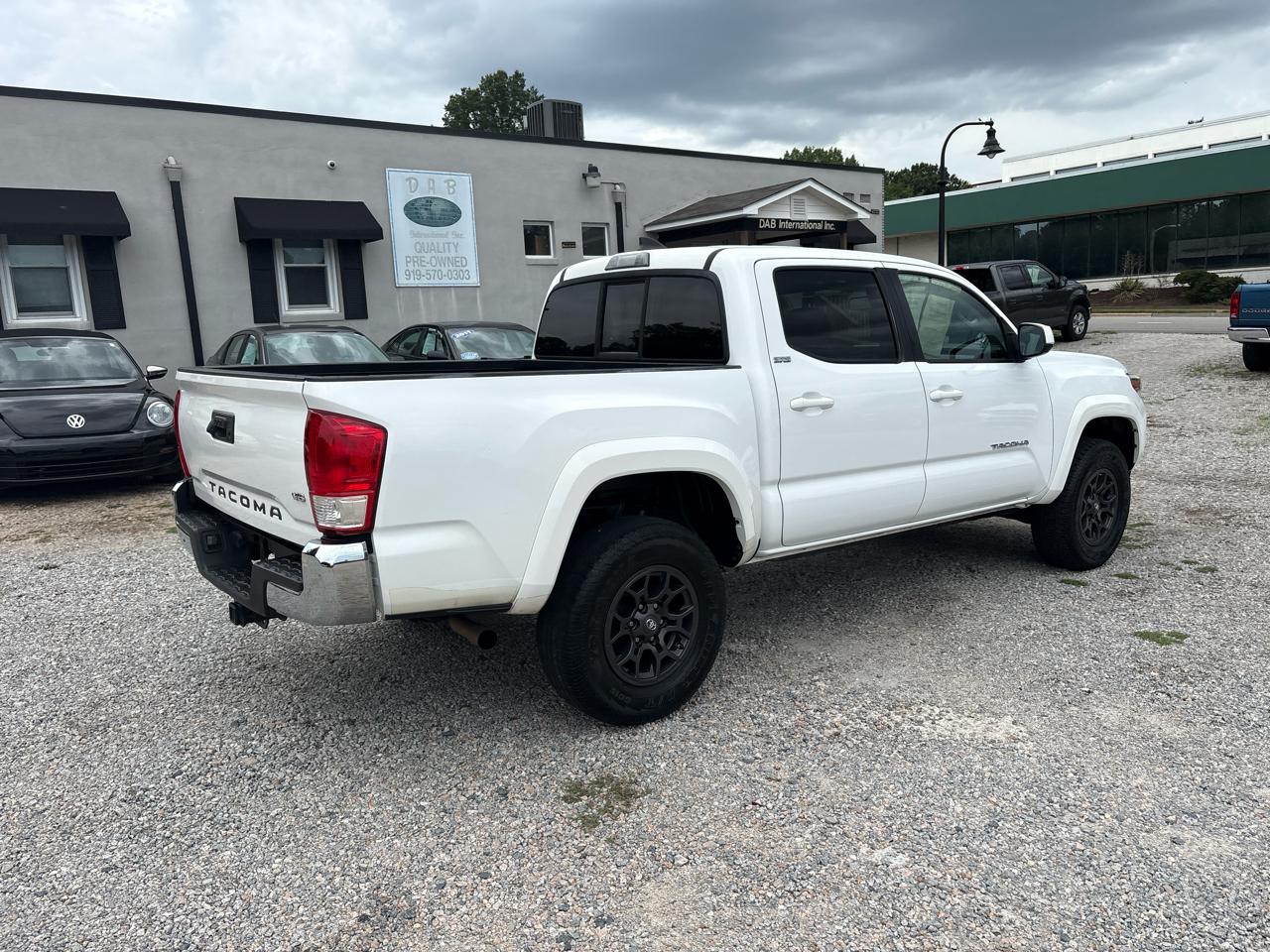 Toyota Tacoma 2WD Double Cab V6 AT SR5 (Natl) 2017