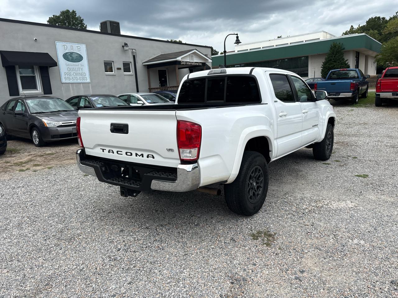 Toyota Tacoma 2WD Double Cab V6 AT SR5 (Natl) 2017