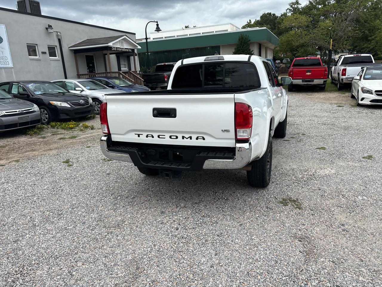 Toyota Tacoma 2WD Double Cab V6 AT SR5 (Natl) 2017