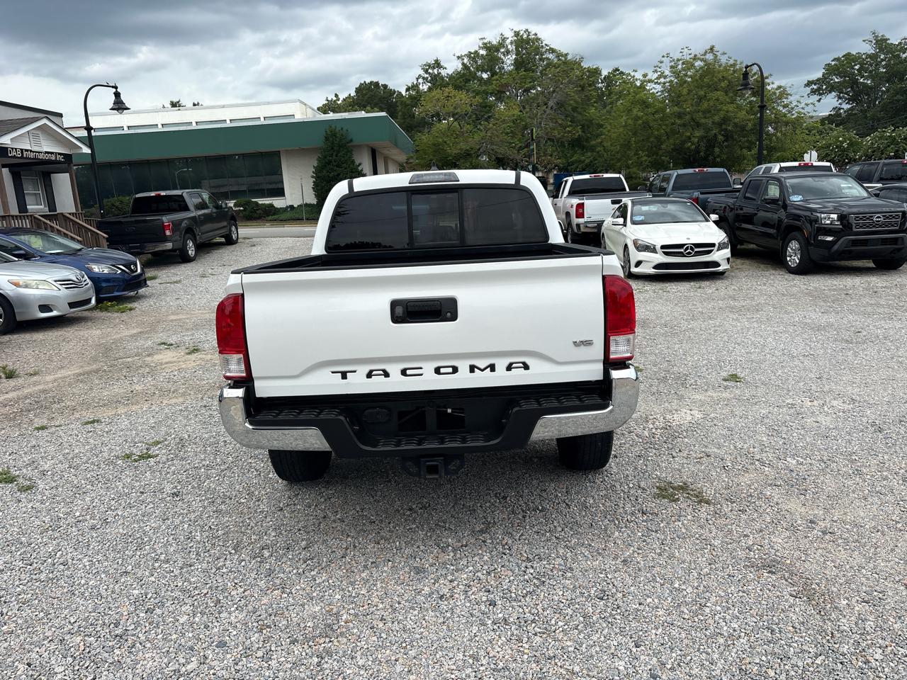 Toyota Tacoma 2WD Double Cab V6 AT SR5 (Natl) 2017