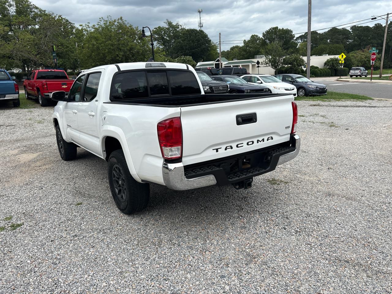 Toyota Tacoma 2WD Double Cab V6 AT SR5 (Natl) 2017