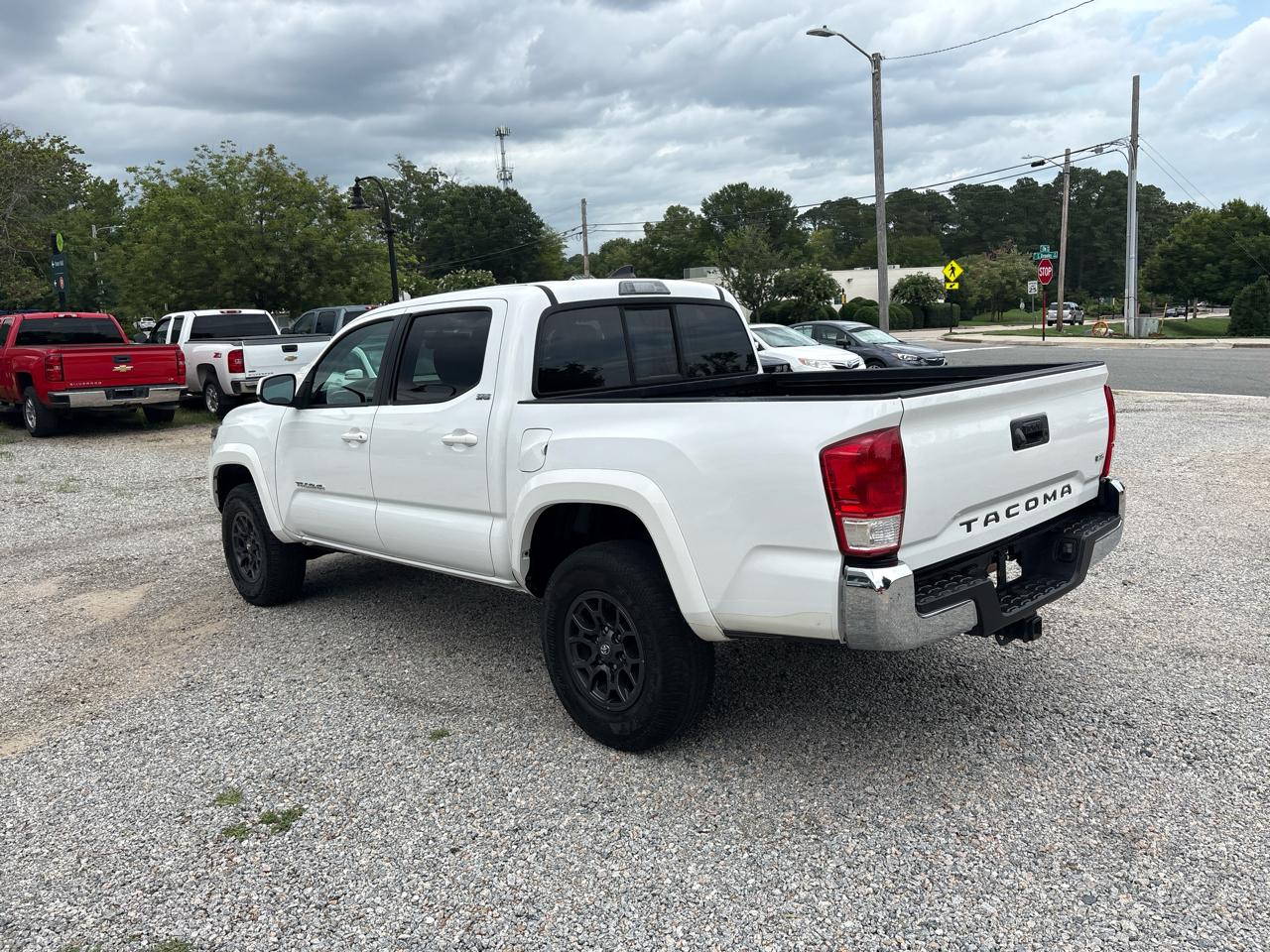Toyota Tacoma 2WD Double Cab V6 AT SR5 (Natl) 2017