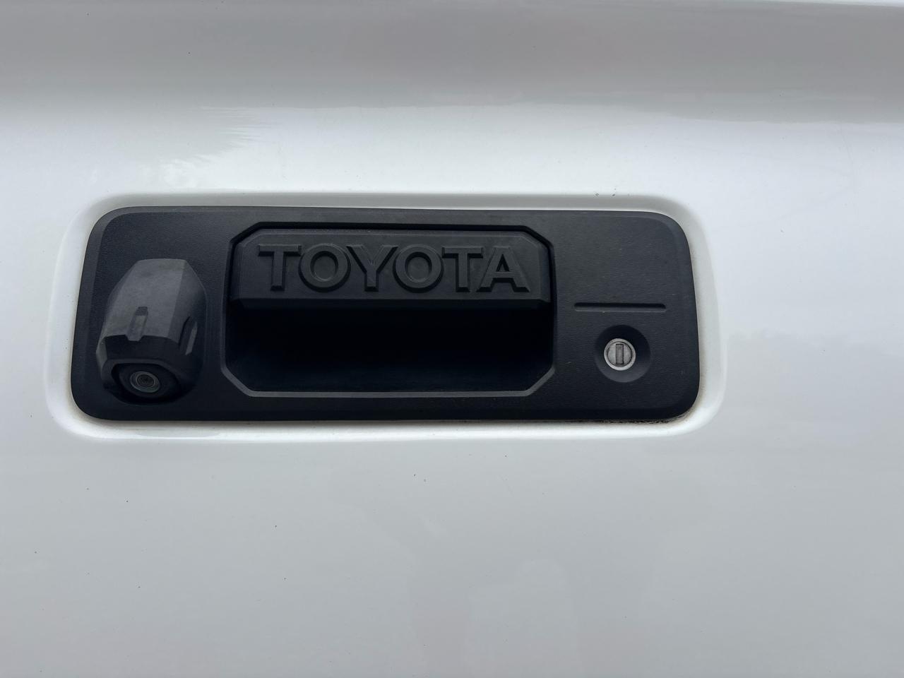Toyota Tacoma 2WD Double Cab V6 AT SR5 (Natl) 2017