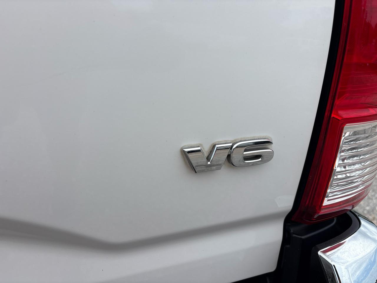Toyota Tacoma 2WD Double Cab V6 AT SR5 (Natl) 2017