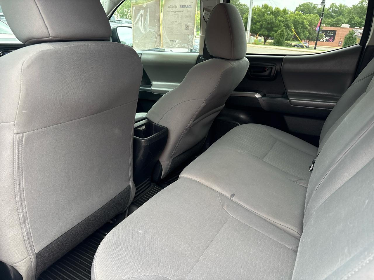 Toyota Tacoma 2WD Double Cab V6 AT SR5 (Natl) 2017