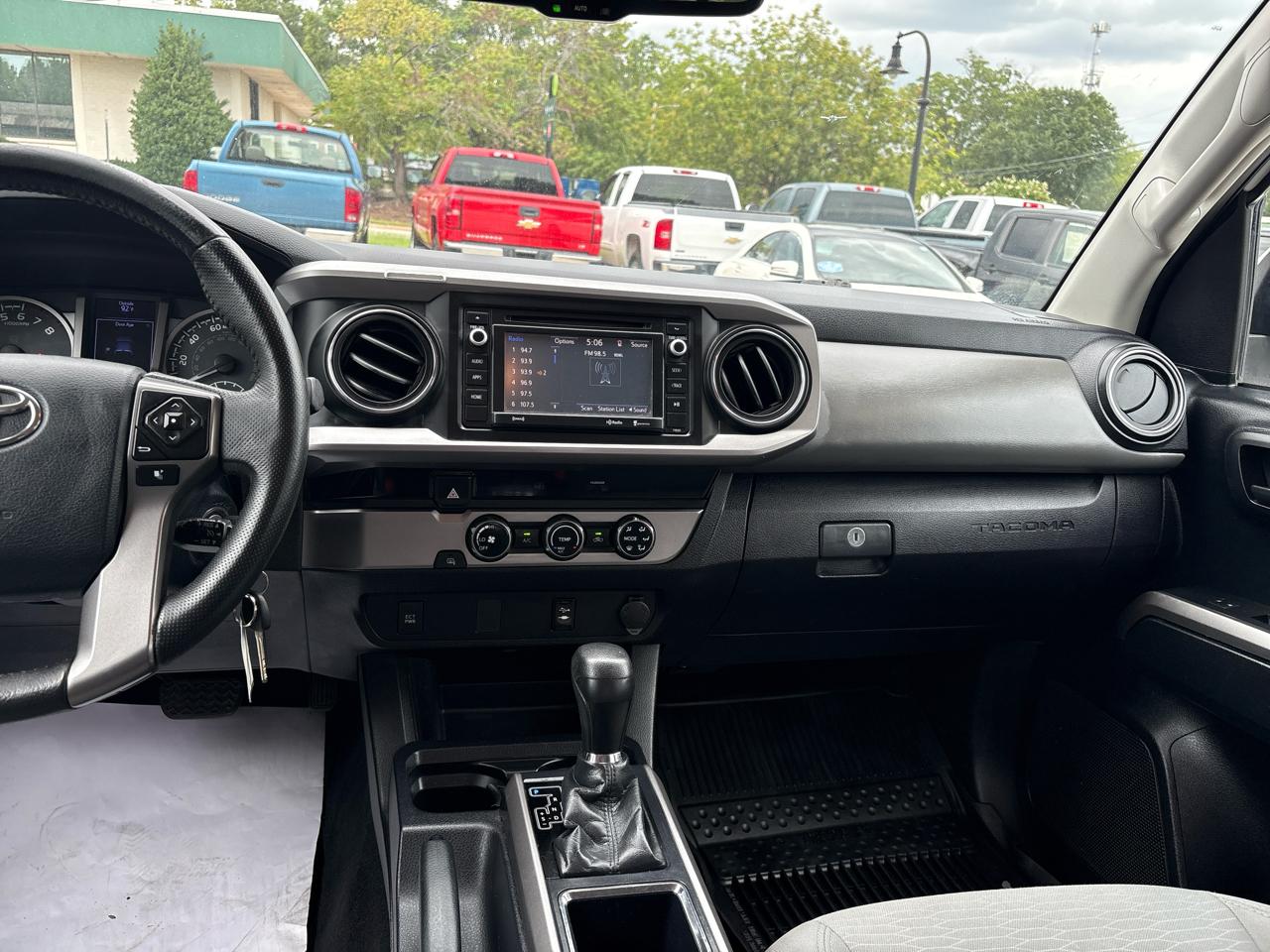 Toyota Tacoma 2WD Double Cab V6 AT SR5 (Natl) 2017