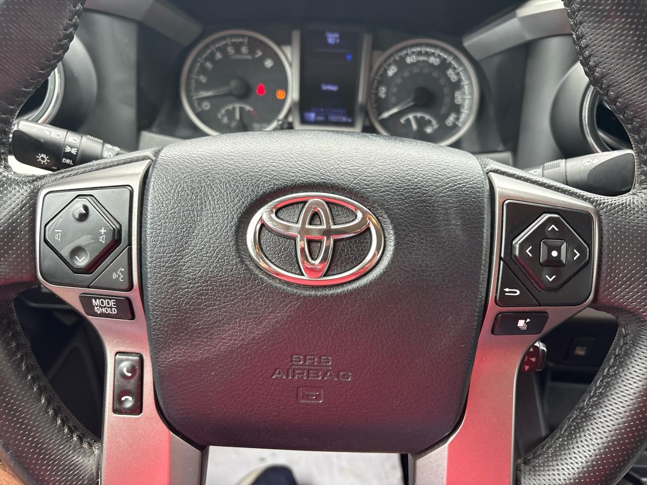 Toyota Tacoma 2WD Double Cab V6 AT SR5 (Natl) 2017