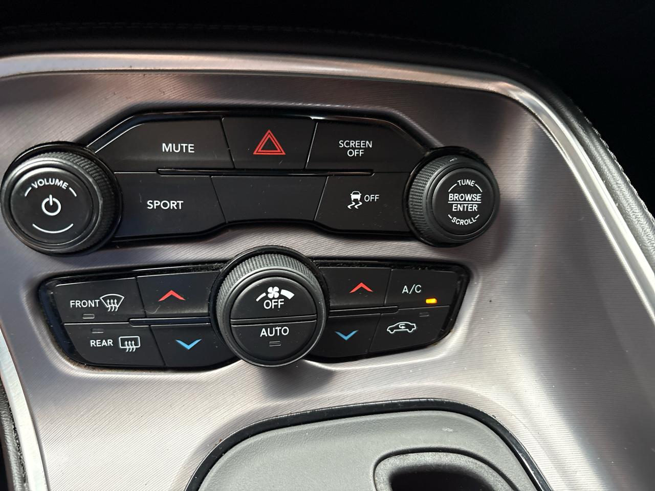 Dodge Challenger SXT RWD 2019