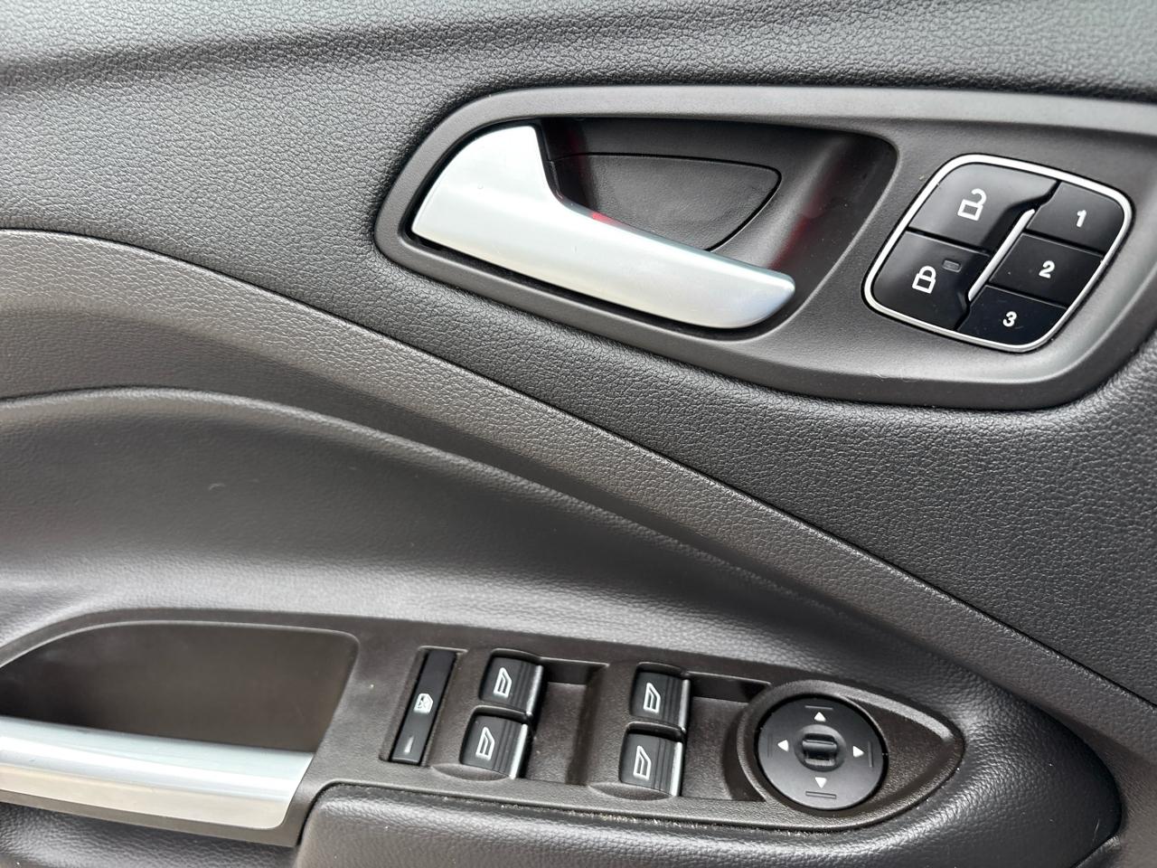 Ford Escape Titanium FWD 2017