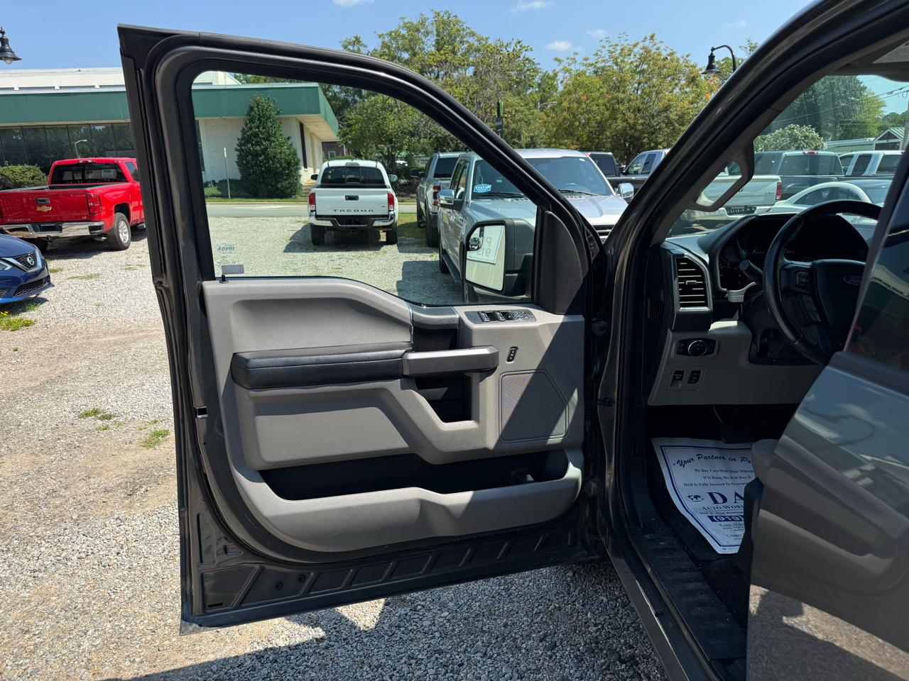 Ford F-150 4WD SuperCrew 139" XLT 2017