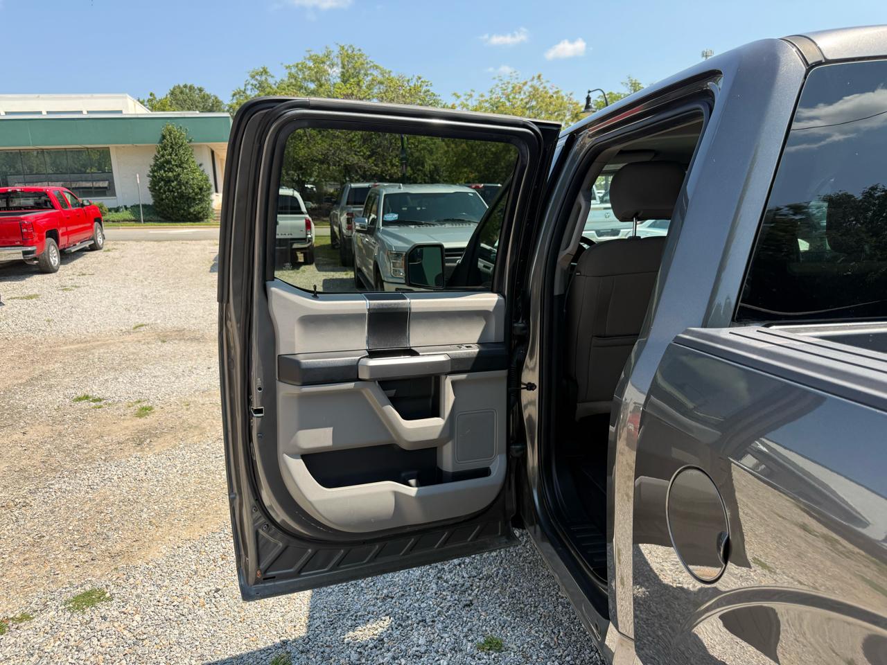 Ford F-150 4WD SuperCrew 139" XLT 2017
