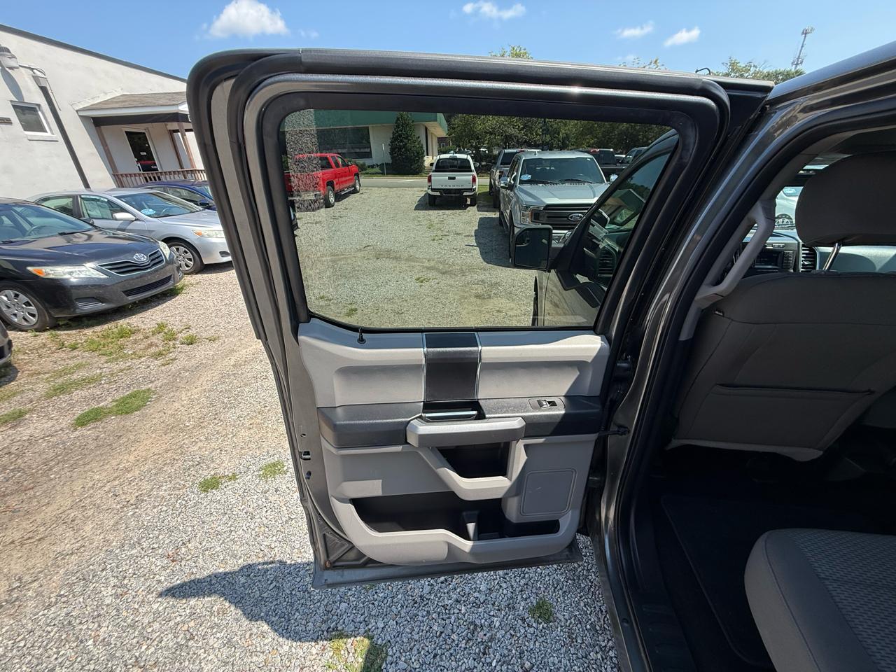 Ford F-150 4WD SuperCrew 139" XLT 2017