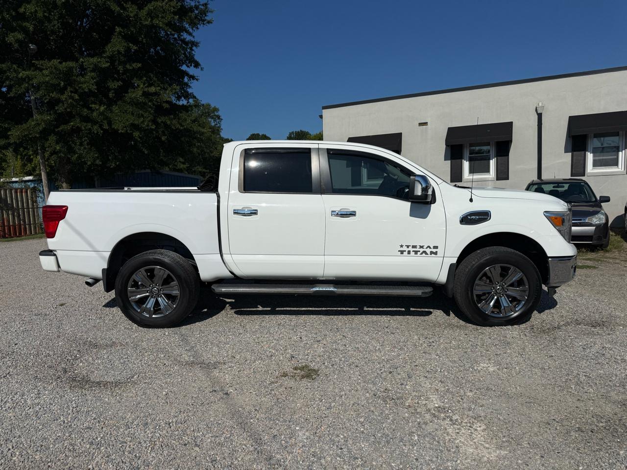 Nissan Titan 4x4 Crew Cab SV 2017