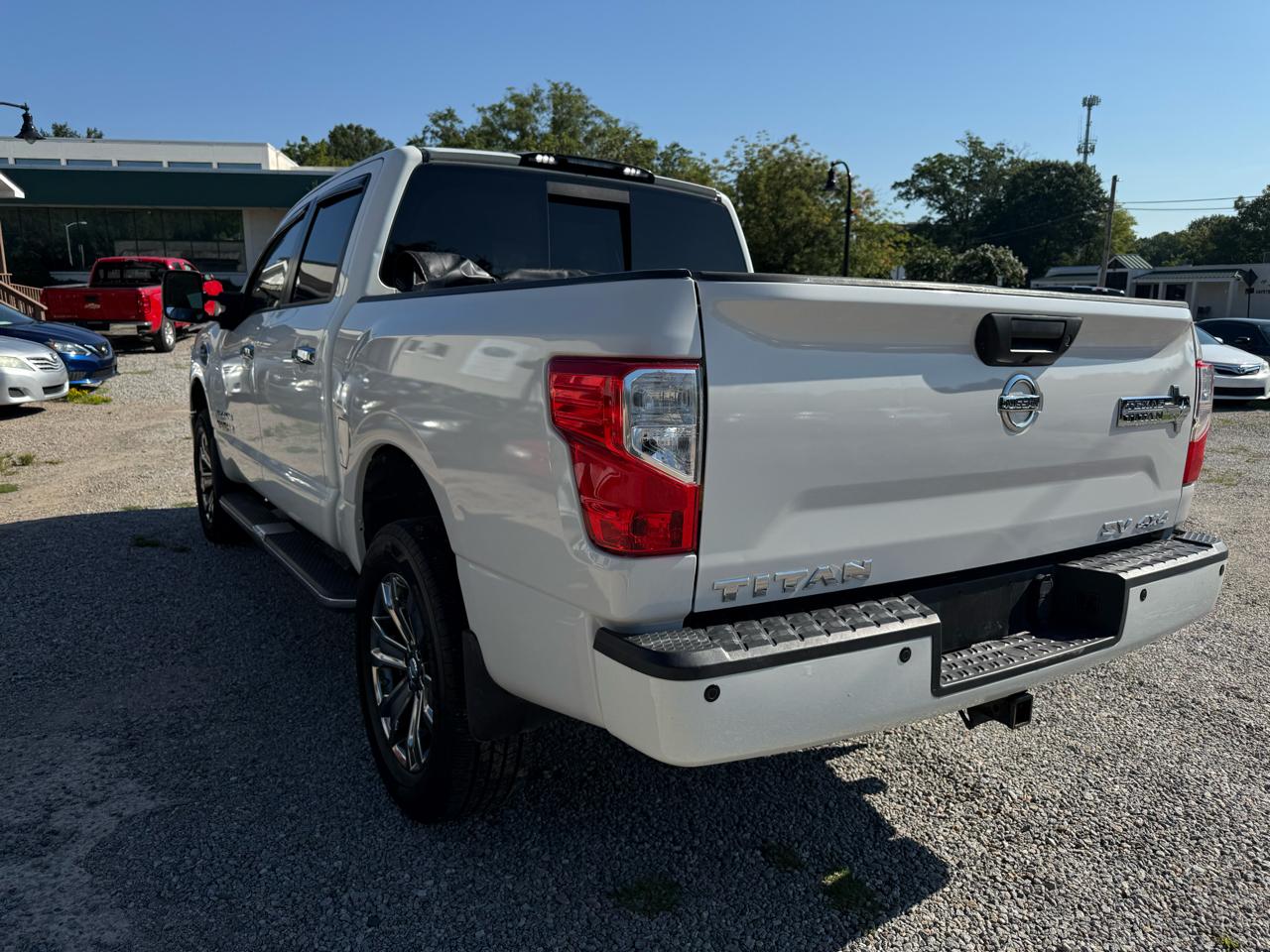 Nissan Titan 4x4 Crew Cab SV 2017