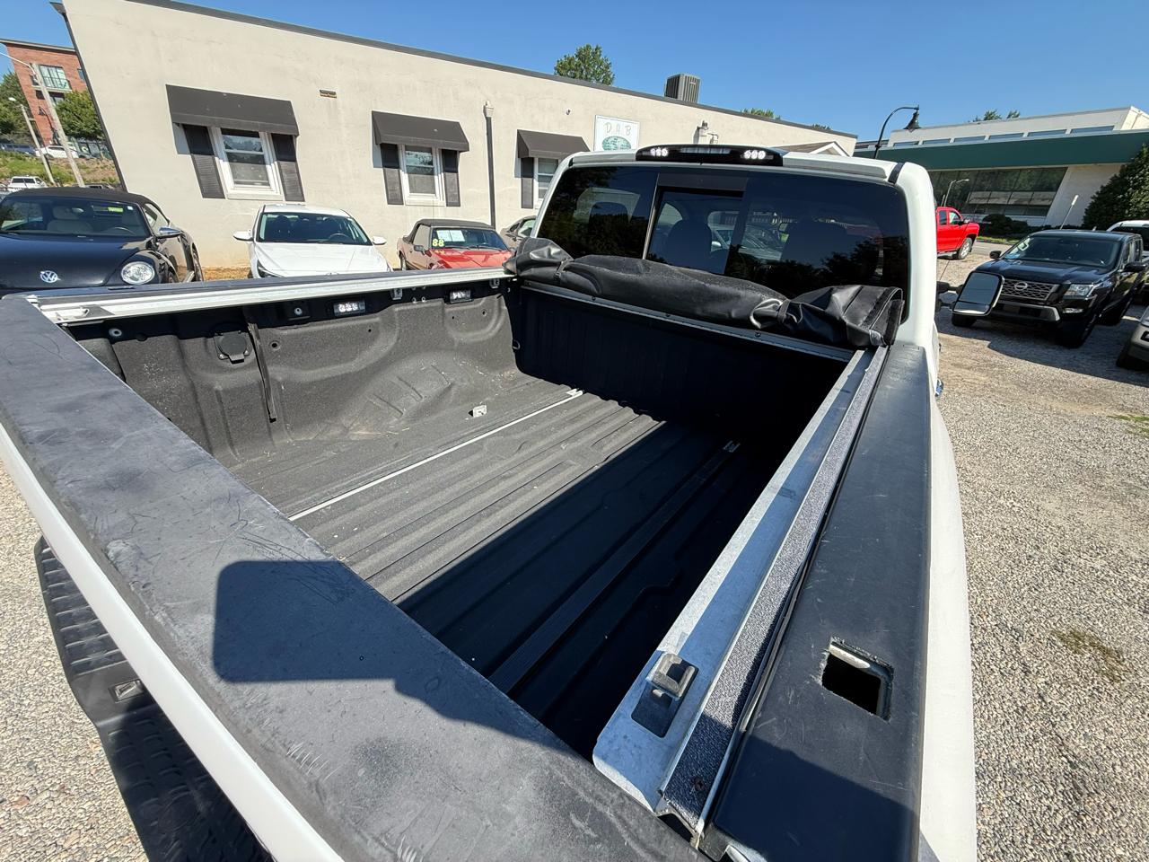 Nissan Titan 4x4 Crew Cab SV 2017