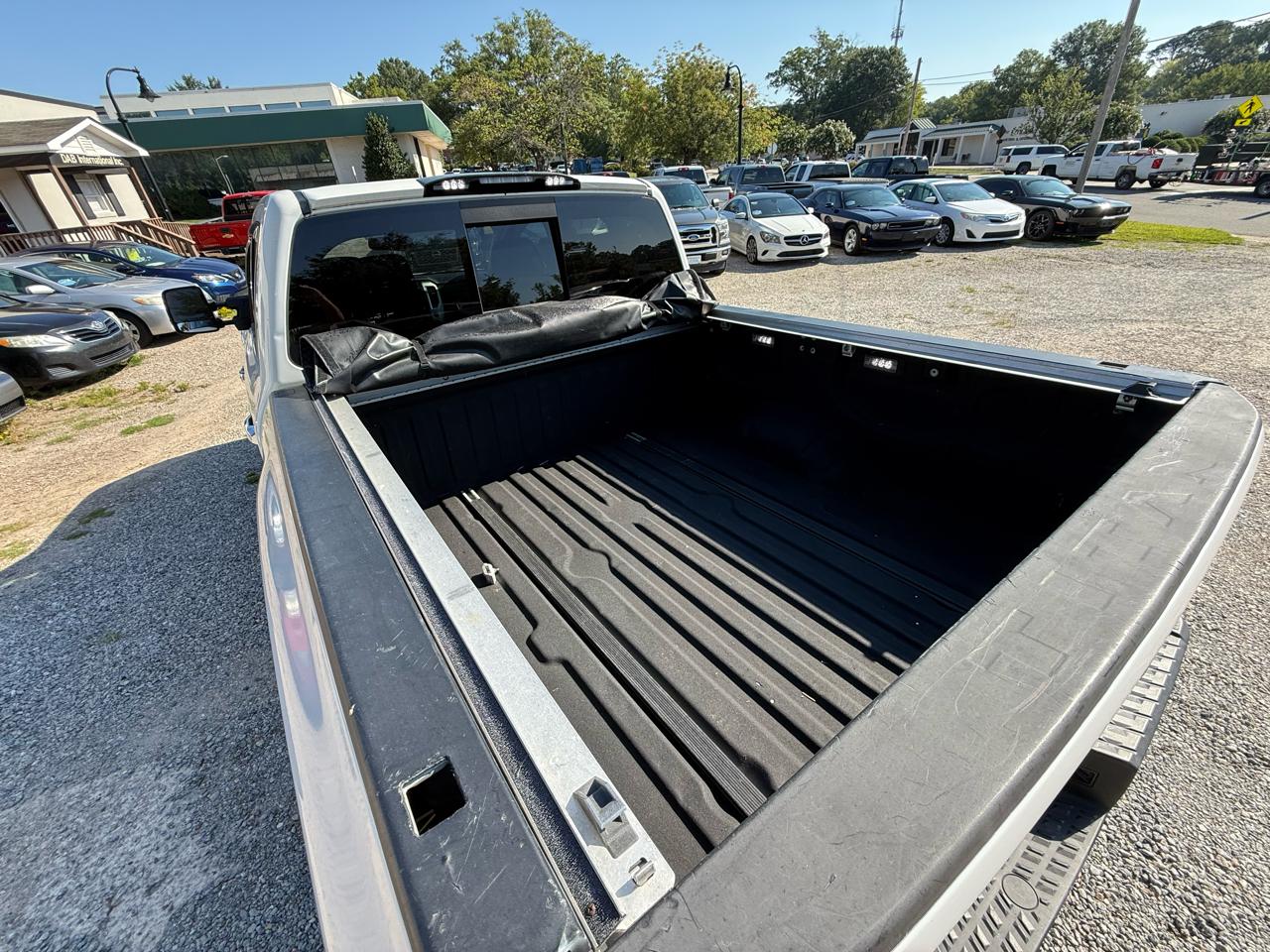 Nissan Titan 4x4 Crew Cab SV 2017