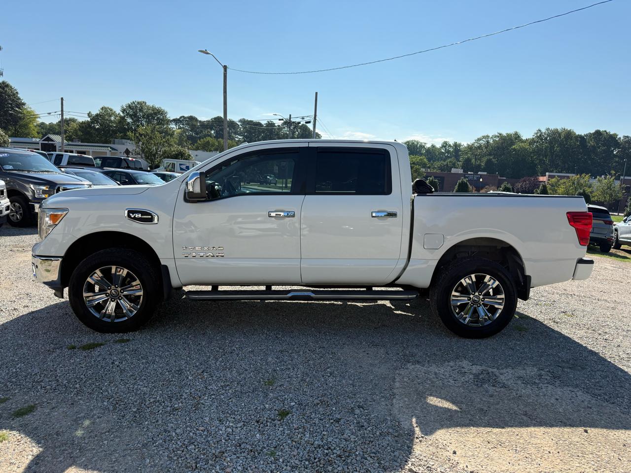 Nissan Titan 4x4 Crew Cab SV 2017