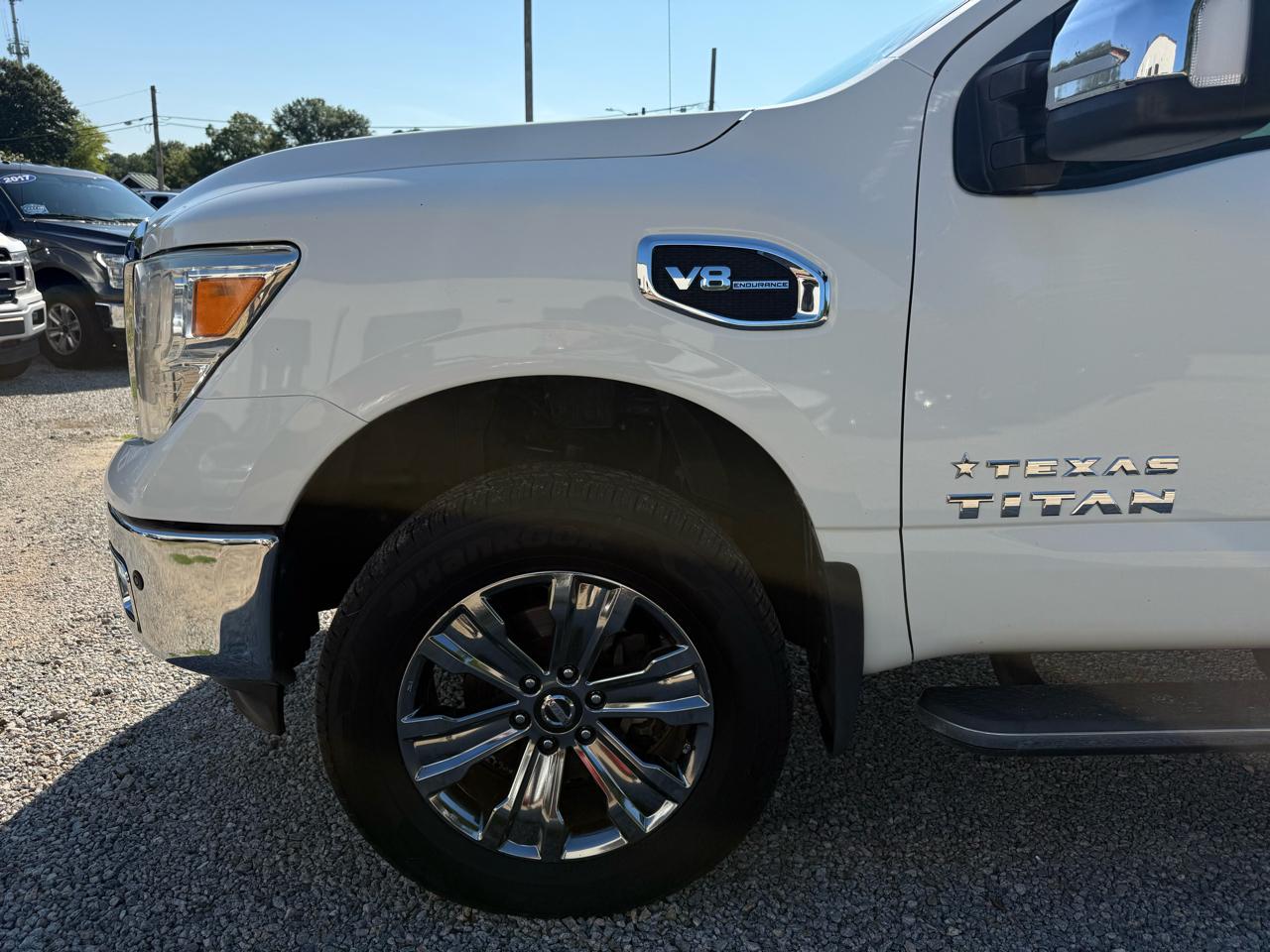Nissan Titan 4x4 Crew Cab SV 2017