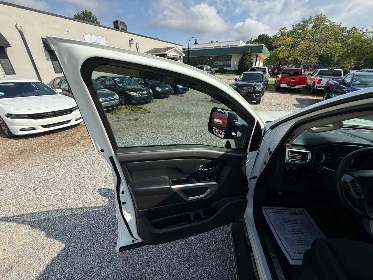 Nissan Titan 4x4 Crew Cab SV 2017