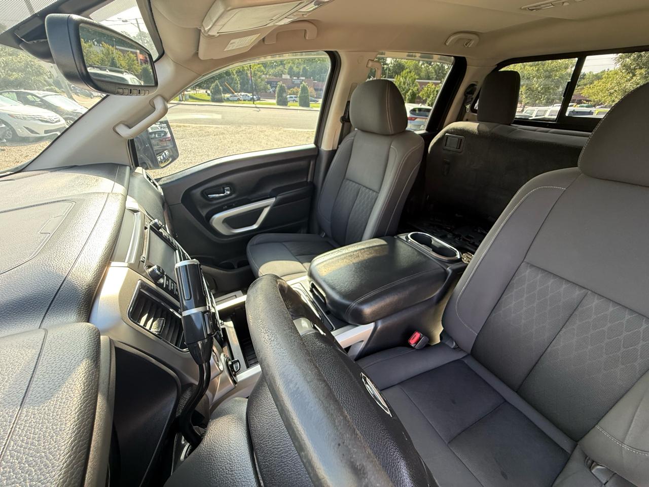 Nissan Titan 4x4 Crew Cab SV 2017