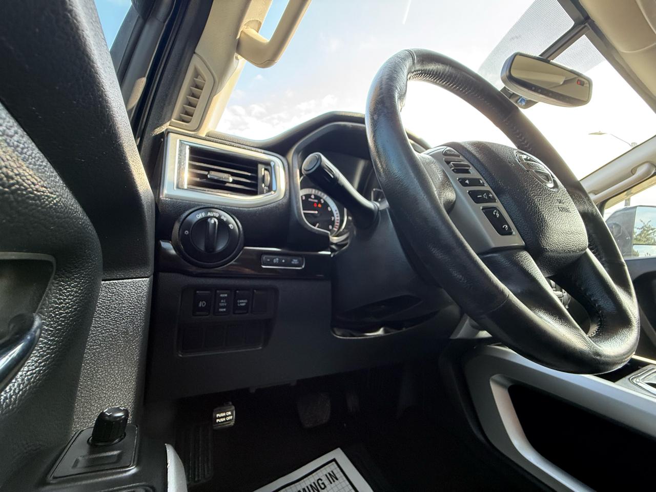 Nissan Titan 4x4 Crew Cab SV 2017