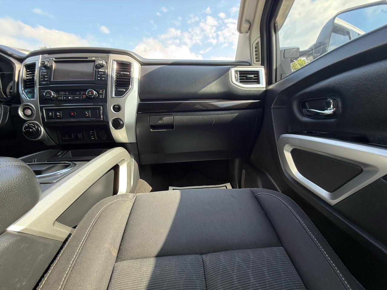 Nissan Titan 4x4 Crew Cab SV 2017