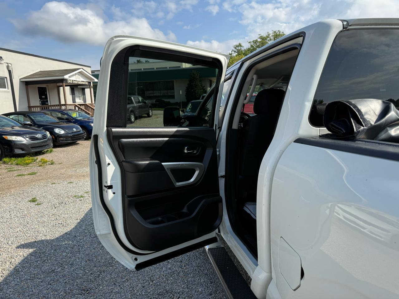 Nissan Titan 4x4 Crew Cab SV 2017