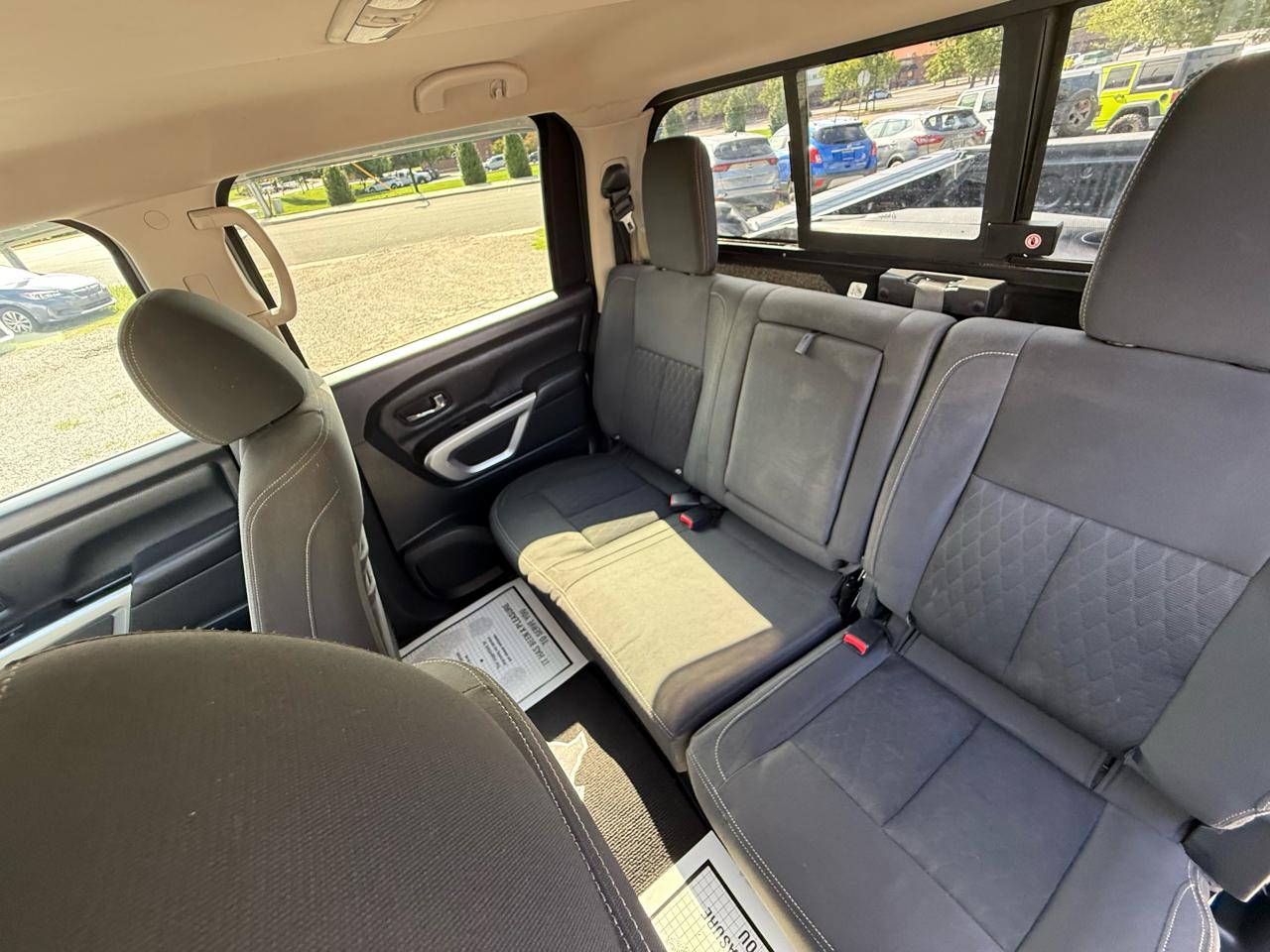 Nissan Titan 4x4 Crew Cab SV 2017
