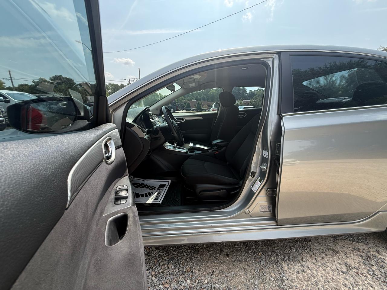 Nissan Sentra 4dr Sdn I4 CVT SR 2014