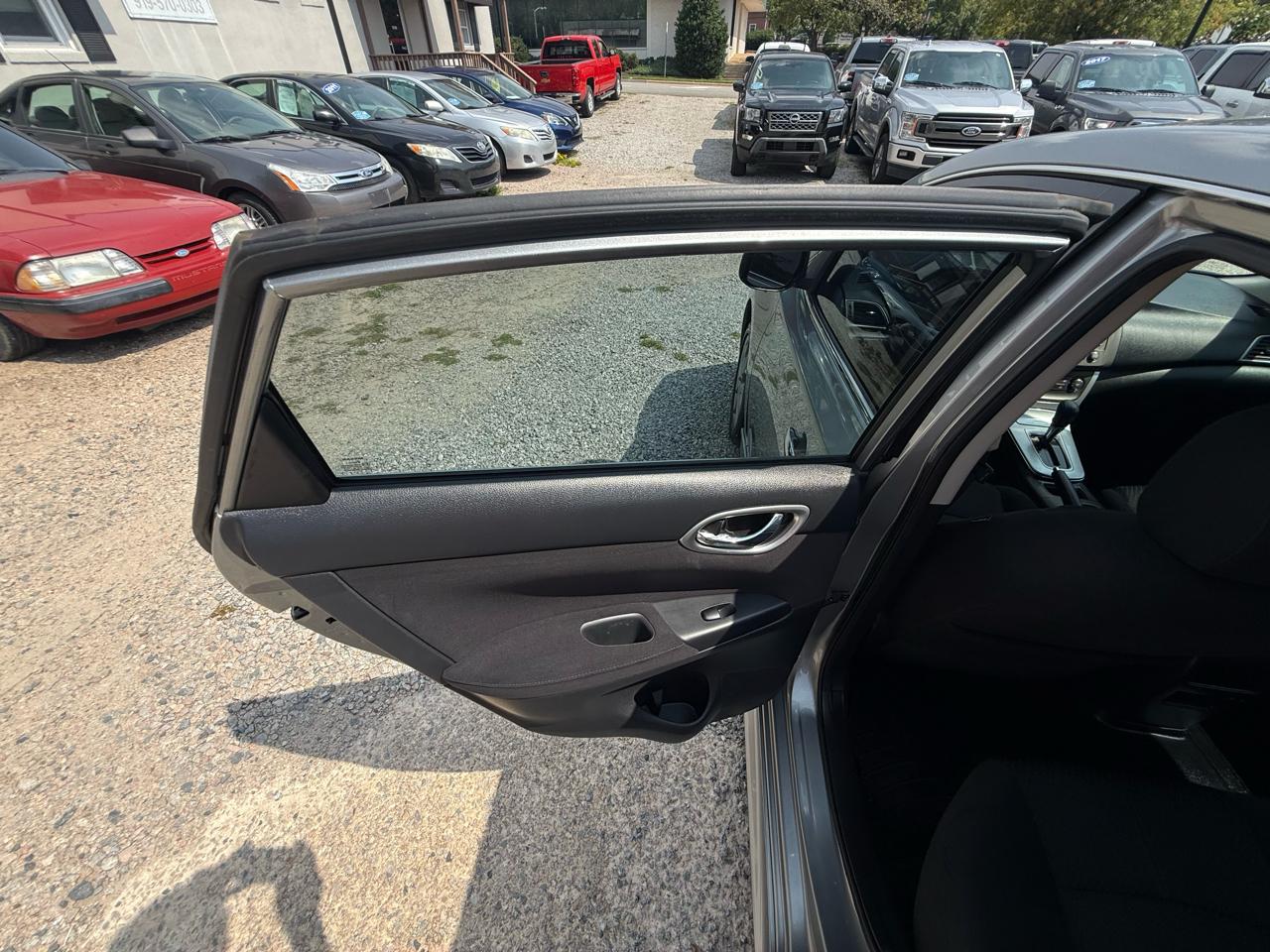 Nissan Sentra 4dr Sdn I4 CVT SR 2014