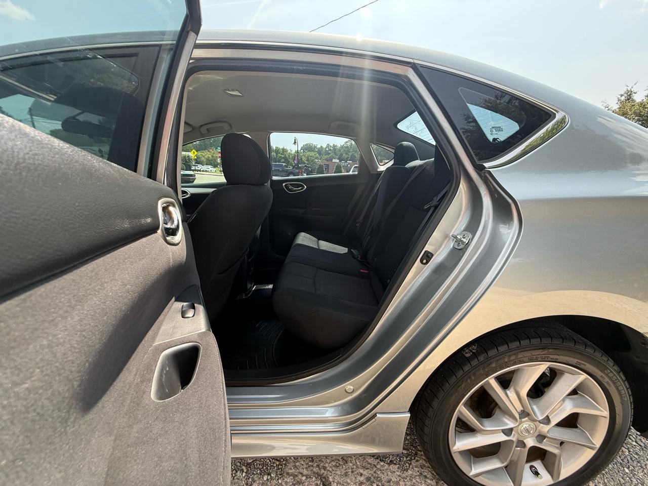 Nissan Sentra 4dr Sdn I4 CVT SR 2014