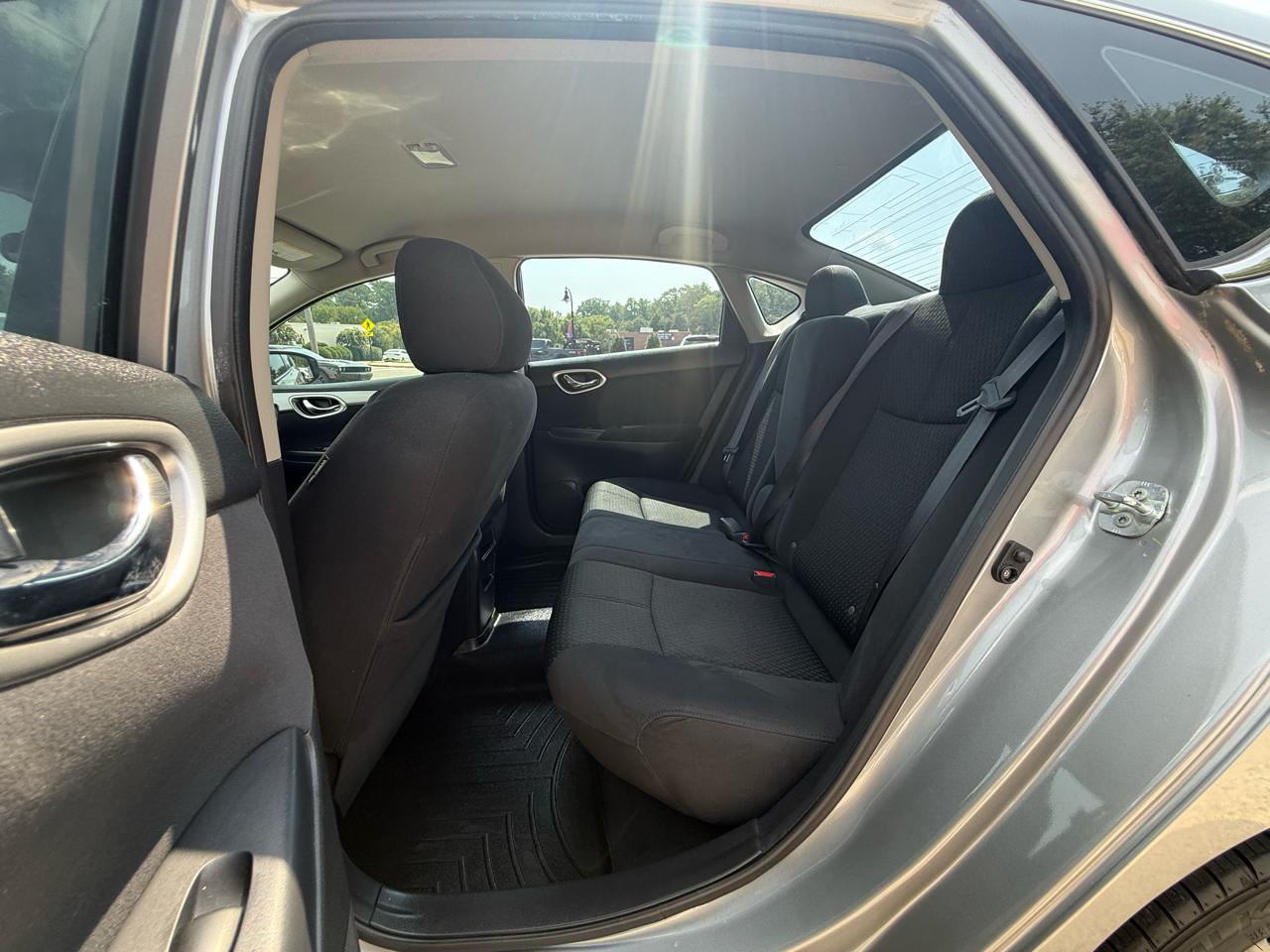 Nissan Sentra 4dr Sdn I4 CVT SR 2014